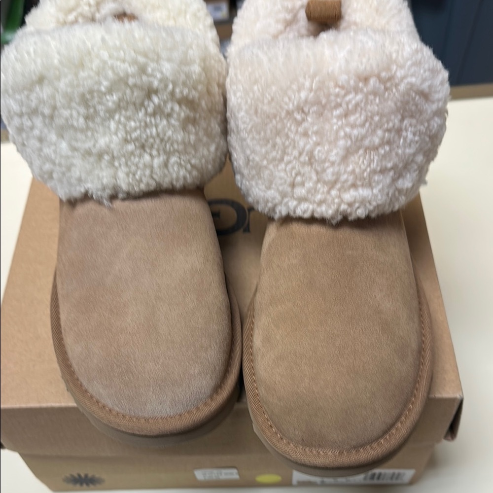 Brand new but one side faded. Ugg Ultra Mini Braid - Picture 15 of 15